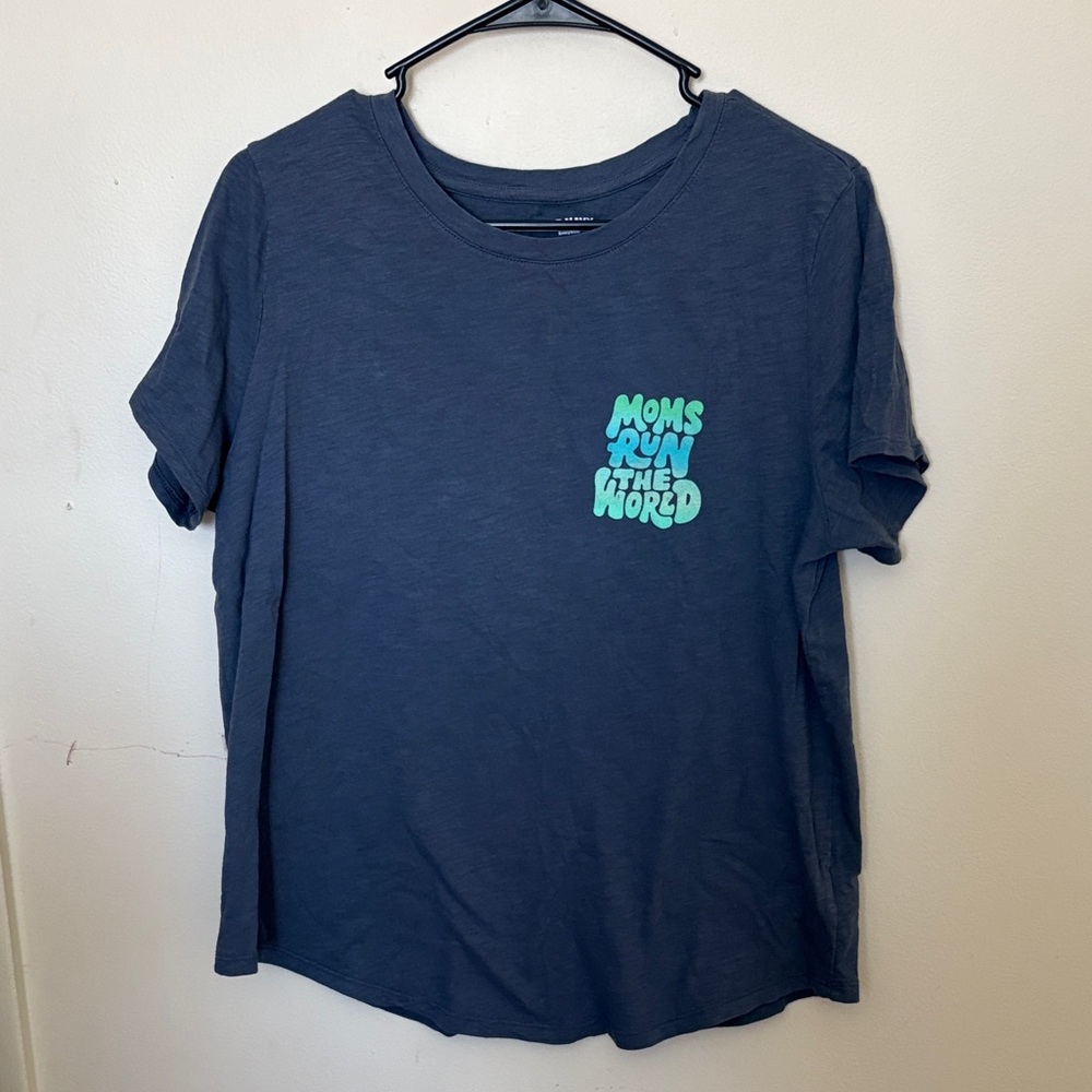 Old Navy Blue Graphic T-Shirt “Moms Run The World”